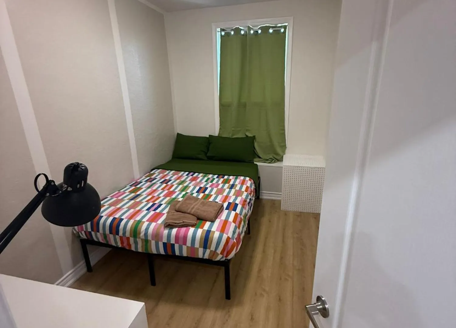 Full Apartment For 8 People- Entertainment District Toronto
