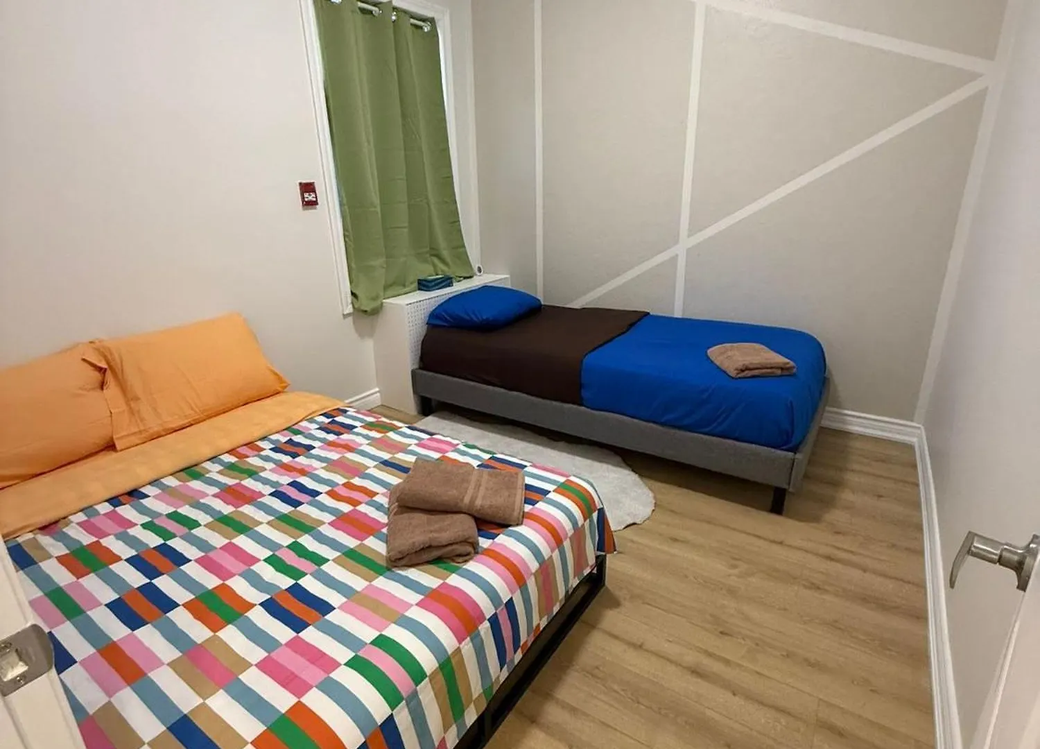 Full Apartment For 8 People- Entertainment District Toronto Canada