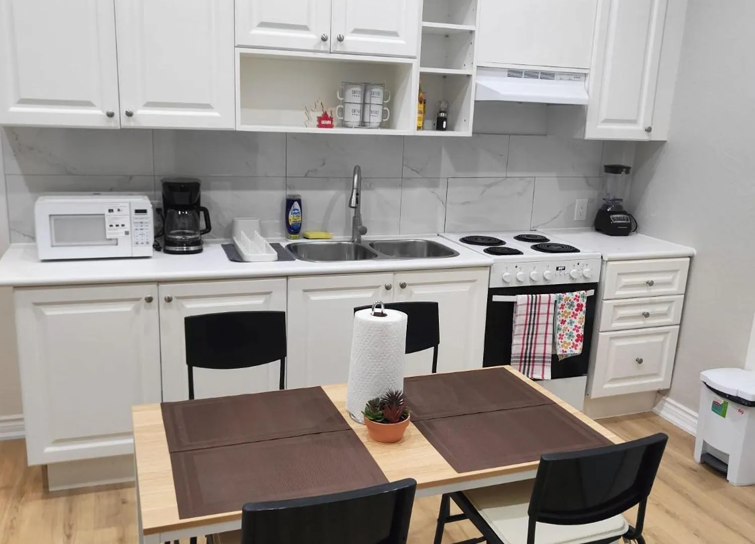 Full Apartment For 8 People- Entertainment District تورونتو